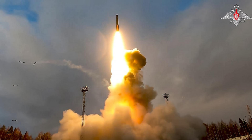 Na videosnímke, ktorú zverejnilo ruské ministerstvo obrany medzikontinentálna balistická raketa Jars. FOTO: TASR/AP