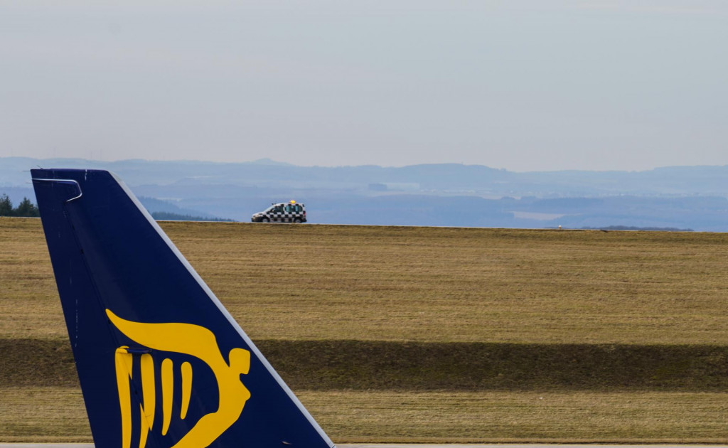 Lietadlo nízkonákladovej spoločnosti Ryanair na letisku vo Frankfurte nad Mohanom. FOTO: TASR/DPA