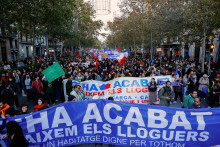 Protest v španielskej Barcelone za nižšie ceny prenájmu bytov a lepšie životné podmienky. FOTO: Reuters