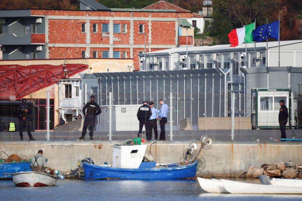 Prijímacie zariadenie pre migrantov v Albánsku. FOTO: Reuters