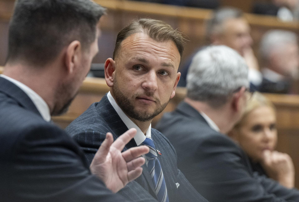 Minister vnútra SR Matúš Šutaj Eštok počas mimoriadnej 24. schôdze NRSR. FOTO: TASR/Martin Baumann