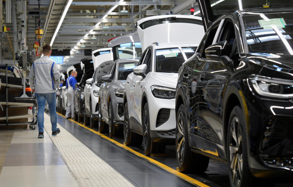 Volkswagen a Jaguar čelia tlakom z každej strany. Teraz im chce priťažiť Trump, pocíti to aj naša ekonomika. FOTO: Reuters