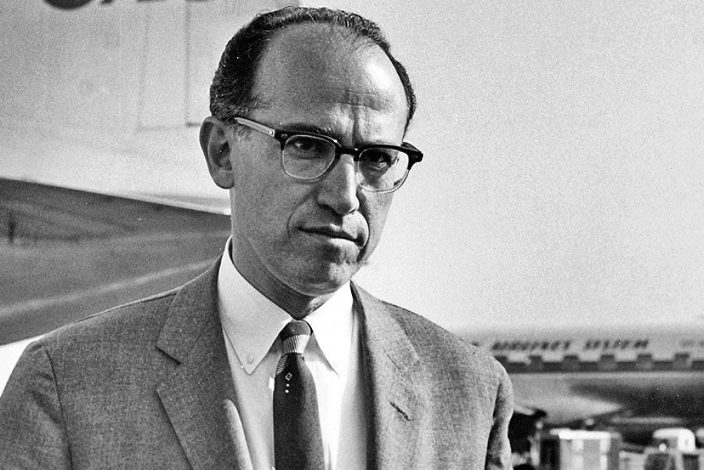 Americký virológ Jonas Salk (1914 – 1995) sa do dejín zapísal objavom vakcíny proti detskej obrne.