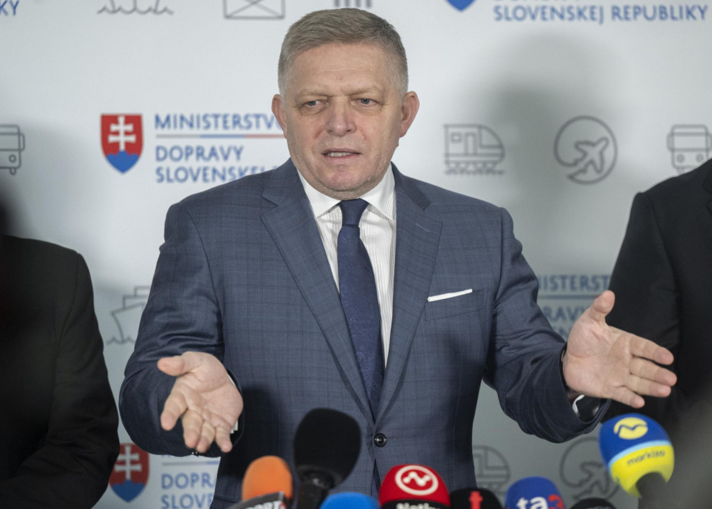 Predseda vl&aacute;dy SR Robert Fico (Smer-SD) m&aacute; s koaličn&yacute;mi partnermi neľahk&yacute; život. FOTO: TASR/M. Baumann