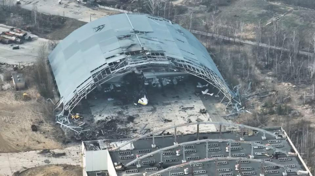 Ukrajina tvrdí, že vojna poškodila väčšinu jej civilných letísk. FOTO: Reuters