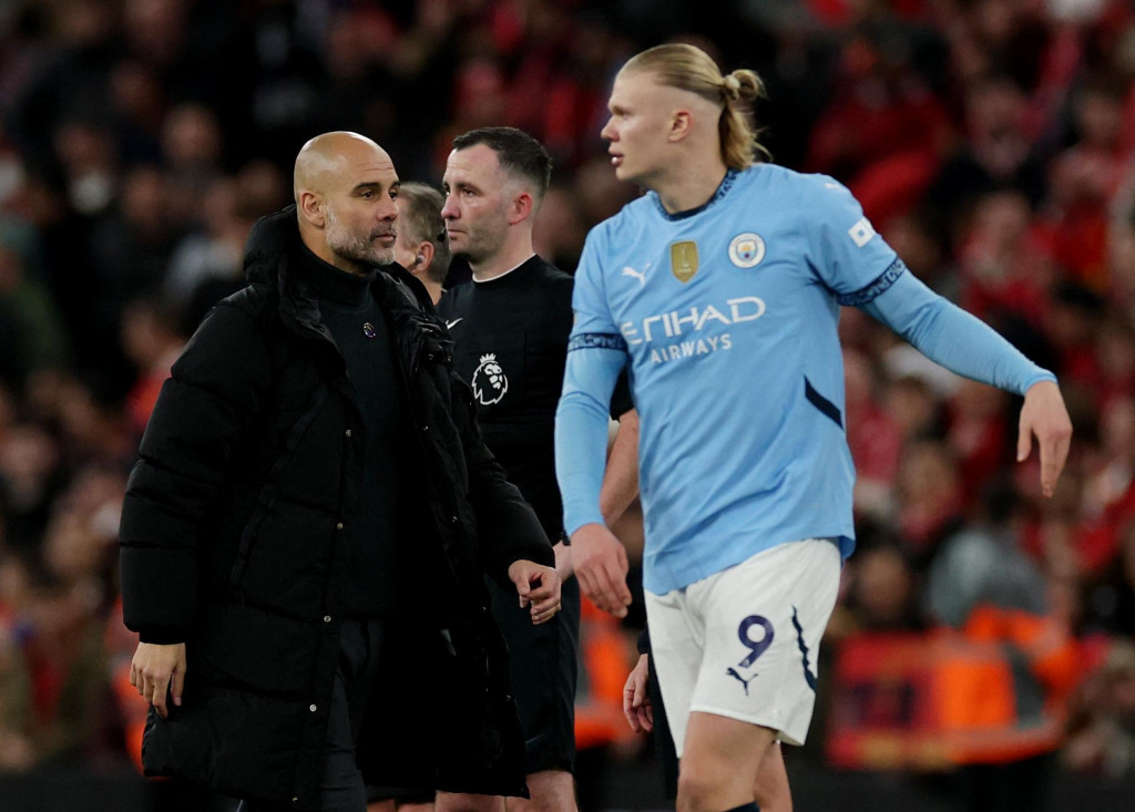 Tréner Manchestru City Pep Guardiola a kanonier tímu Erling Haaland. FOTO: Reuters