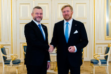 Na snímke zľava prezident Peter Pellegrini a holandský kráľ Viliam-Alexander počas ich stretnutia v Haagu. FOTO: TASR/Kancelária prezidenta SR