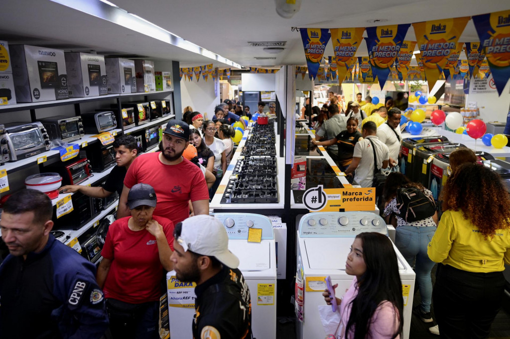 Black Friday naplnil obchody po celom svete. Snímka je z Venezuely.

FOTO: REUTERS