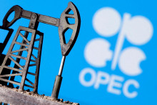 OPEC+ zabezpečuje približne polovicu dodávok ropy na svetový trh. FOTO: Reuters