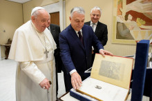 Maďarský premiér Viktor Orbán sa stretol s pápežom Františkom vo Vatikáne. FOTO: Reuters