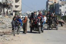 Palestínčania v Gaze. FOTO: Reuters