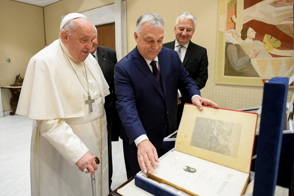 Maďarský premiér Viktor Orbán sa stretol s pápežom Františkom vo Vatikáne. FOTO: Reuters