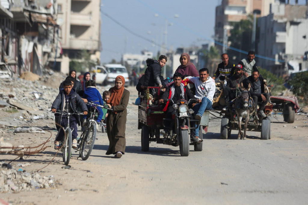 Palestínčania v Gaze. FOTO: Reuters