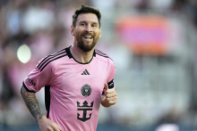 Na archívnej snímke útočník Interu Miami Lionel Messi sa teší z gólu počasu zápasu zámorskej súťaže Major League Soccer proti Orlandu City v americkom Fort Lauderdale. FOTO: TASR/AP