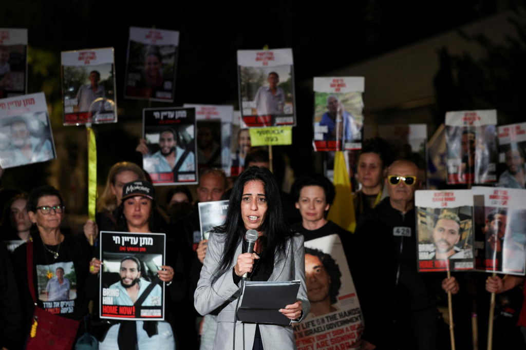 Einav Zangauker, matka rukojemníka Matana Zangaukera, hovorí po zverejnení videa, ktoré ukázalo jej syna živého. FOTO: Reuters