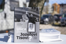 Publikácia pod názvom Ulica pomenovaná po Jozefovi Tisovi? Vysporiadalo sa Slovensko s tragickou minulosťou?. FOTO: TASR/Pavol Zachar