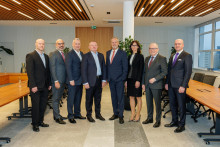 Na foto zľava: Ing. Vladimír Bencz, Peter Lukáč, MBA, Ing. Róbert Bartek, Ing. Rastislav Danišek, Ing. Vladimír Bakeš, PhD., Ing. Viera Kubašová, Dr. Franz Kosyna, Mgr. Zdeno Gossányi