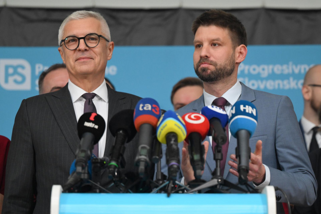Zľava b&yacute;val&yacute; minister zahraničn&yacute;ch vec&iacute; a ne&uacute;spe&scaron;n&yacute; prezidentsk&yacute; kandid&aacute;t Ivan Korčok, vedľa neho l&iacute;der Progres&iacute;vneho Slovenska Michal &Scaron;imečka. FOTO: TASR/Martin Baumann