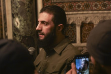 Na snímke bývalý veliteľ islamistickej siete al-Káida a terajší vodca povstalcov z Organizácie pre oslobodenie Levanty (Hajat Tahrír aš-Šám) abú Muhammad Džawlání, ktorý teraz používa svoje skutočné meno Ahmad Husajn Šara. FOTO: TASR/AP
