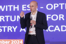 Leopold Summerer počas prednášky na konferencii ITAPA.