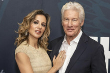 Richard Gere s manželkou Alejandrou Silvou.