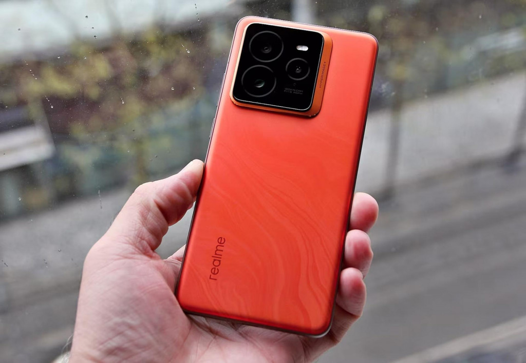 Realme GT 7 Pro FOTO: Lukáš Hron, Mobil.idnes.cz