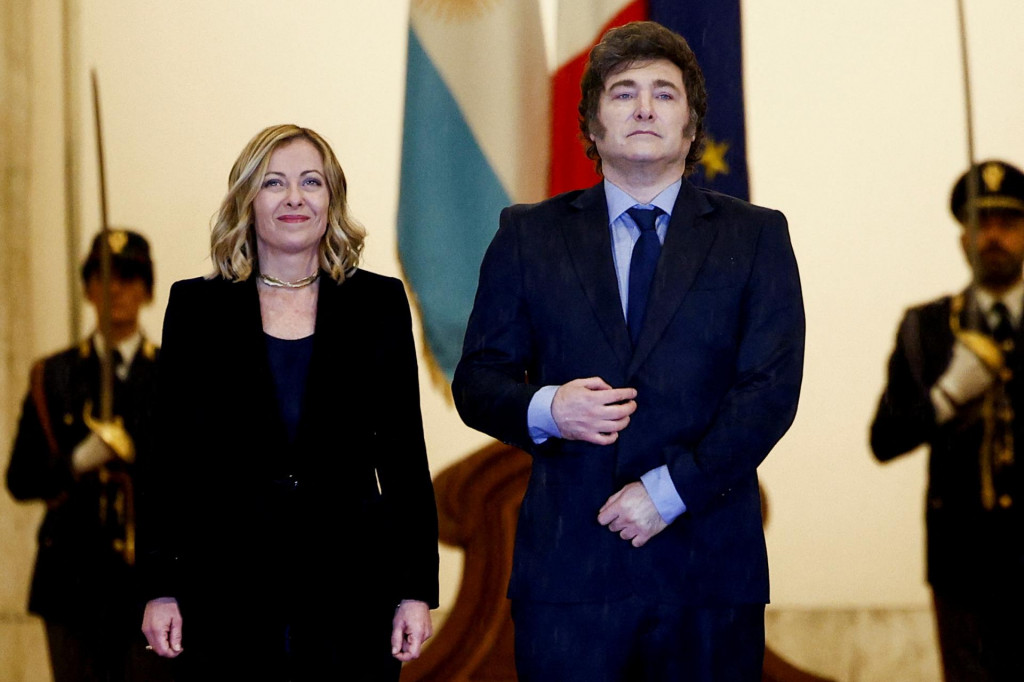 Talianska premiérka Giorgia Meloniová a argentínsky prezident Javier Milei. FOTO: Reuters