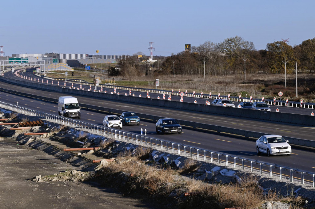 Časť dialničného úseku D1 pri Bratislave v smere na Trnavu. FOTO: TASR/Pavel Neubauer