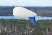 Ruské pozorovateľské vzducholode sa vznášajú nad hranicou NATO. (18. decembra 2024) FOTO: Screenshot Zo Spravodajstva Televízie Rossija-1