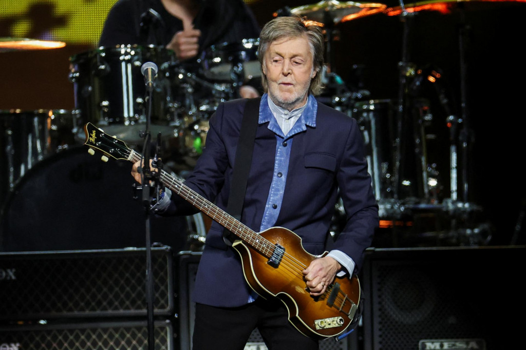 Hudobník Paul McCartney vystupuje počas svojho turné ‘Got Back‘ v Londýne v Británii. FOTO: Reuters