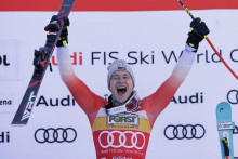 vajčiar Marco Odermatt sa raduje v cieli zjazdu Svetového pohára alpských lyžiarov v talianskom stredisku Val Gardena. FOTO: REUTERS