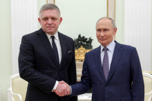 Ruský prezident Vladimir Putin a premiér Robert Fico. FOTO: Reuters