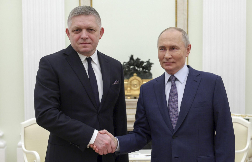 Ruský prezident Vladimir Putin a slovenský premiér Robert Fico počas stretnutia v Moskve 22. decembra 2024.

FOTO: TASR/AP