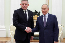 Ruský prezident Vladimir Putin a premiér Robert Fico. FOTO: Reuters