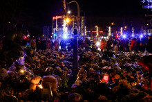 V piatok 20. decembra krátko po 19.00 h muž v prenajatom vozidle vrážal na ľudí na vianočných troch v Magdeburgu. FOTO: Reuters