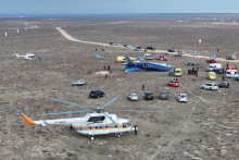 Pri letisku v meste Aktau na západe Kazachstanu sa zrútilo osobné lietadlo so 72 osobami na palube. FOTO: Reuters