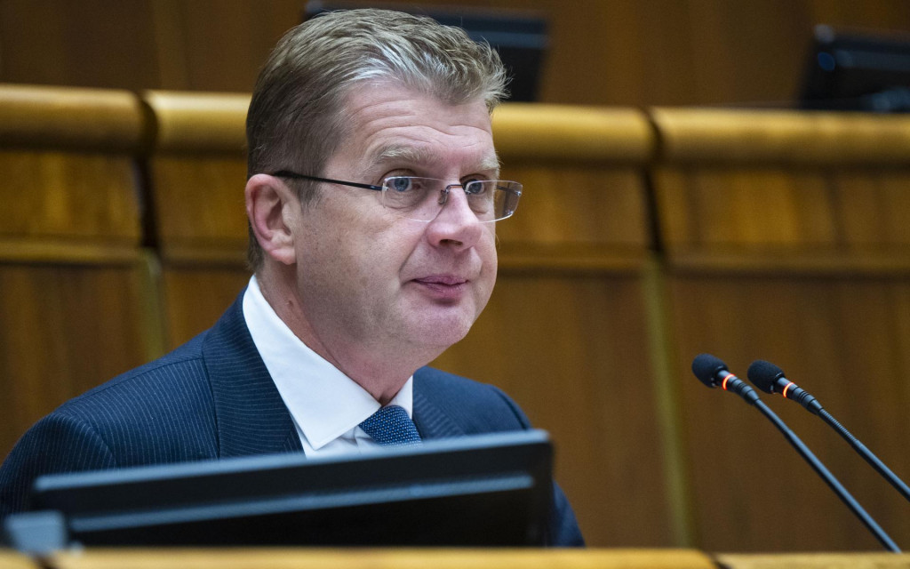 Na snímke poverený predseda NRSR Peter Žiga (Hlas-SD). FOTO: TASR/Jakub Kotian