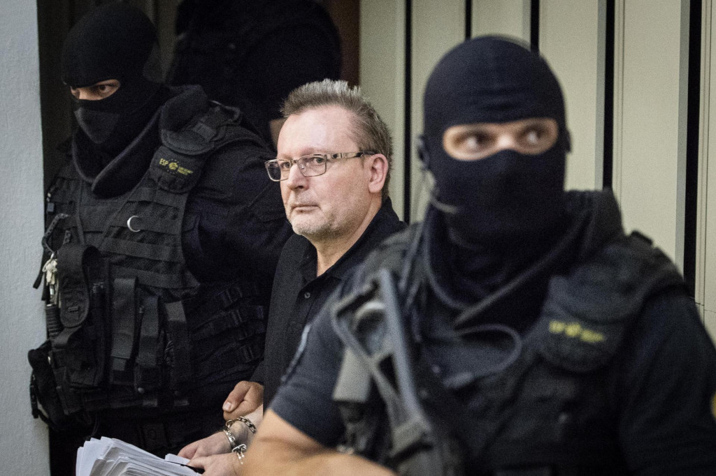 Róbert Lališ alias Kýbel. Ten je považovaný za bosa bratislavskej skupiny sýkorovcov a po dlhých rokoch sa ho podarilo vypátrať v nemeckom Kolíne nad Rýnom.

 FOTO: TASR/Marko Erd