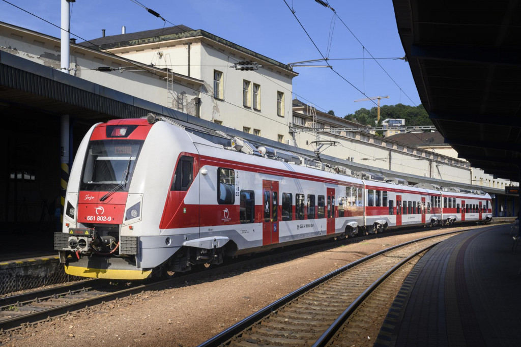 Prvýkrát v histórii ZSSK zavádza celodenný hodinový takt na trase medzi Bratislavou a Košicami. FOTO: Pavel Neubauer