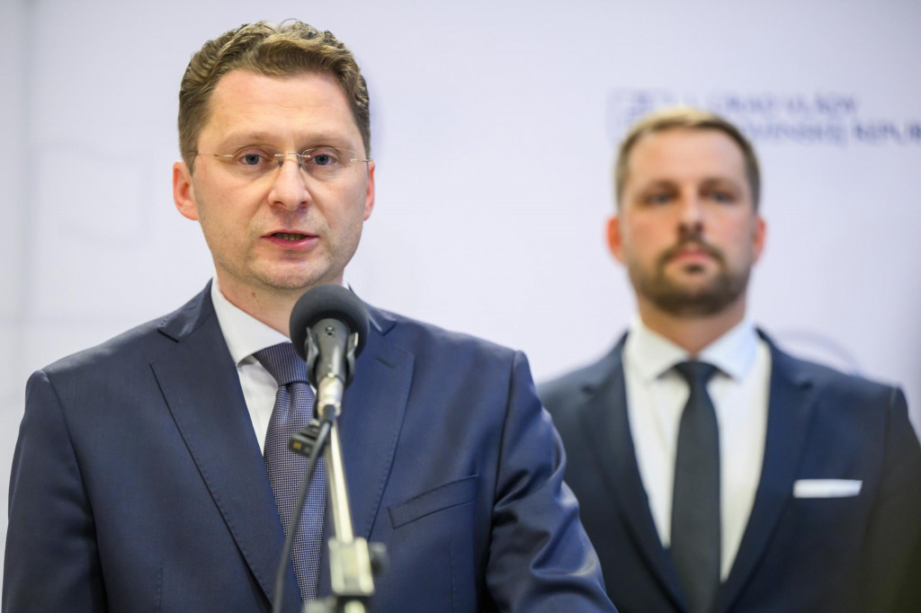 Sprava minister zdravotníctva SR Kamil Šaško (Hlas-SD) a predseda Lekárskeho odborového združenia (LOZ) Peter Visolajský. FOTO: TASR/Jaroslav Novák