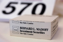 Podložky investičnej firmy ods&uacute;den&eacute;ho Bernarda Madoffa. FOTO: Reuters