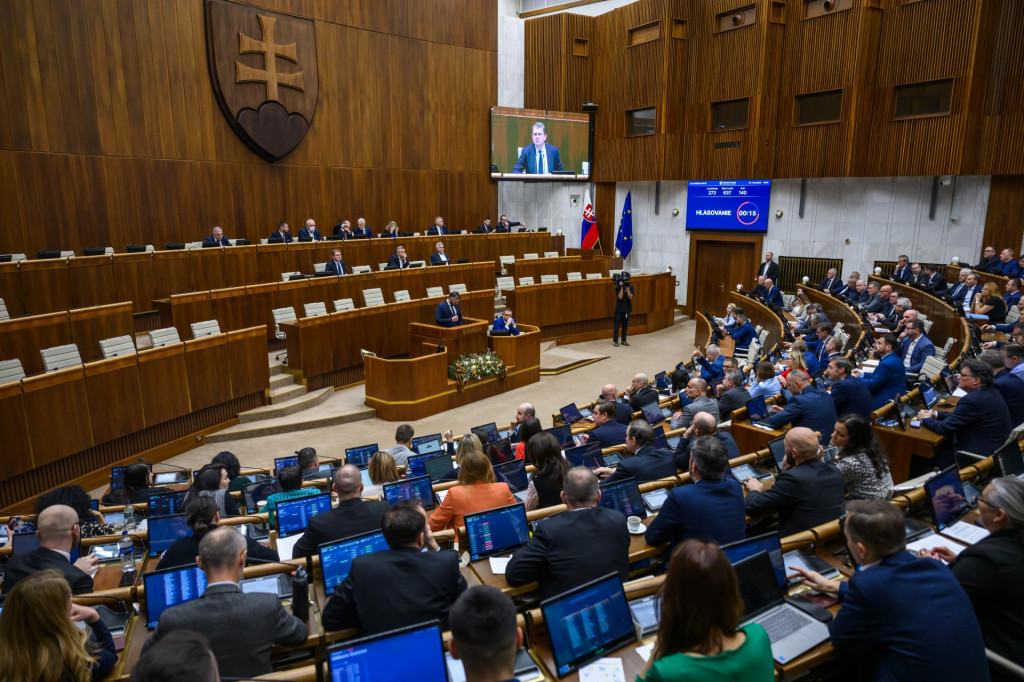 Plénum počas hlasovania. FOTO: TASR/Jaroslav Novák