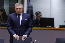 Premiér Robert Fico (Smer) počas príchodu na rokovanie za okrúhlym stolom na summite EÚ v sídle Európskej rady v Bruseli 19. decembra 2024. FOTO: TASR/AP