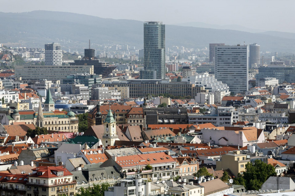 Na snímke Bratislava vrátane budovy Národnej banky Slovenska.

FOTO: TASR/D. Veselský