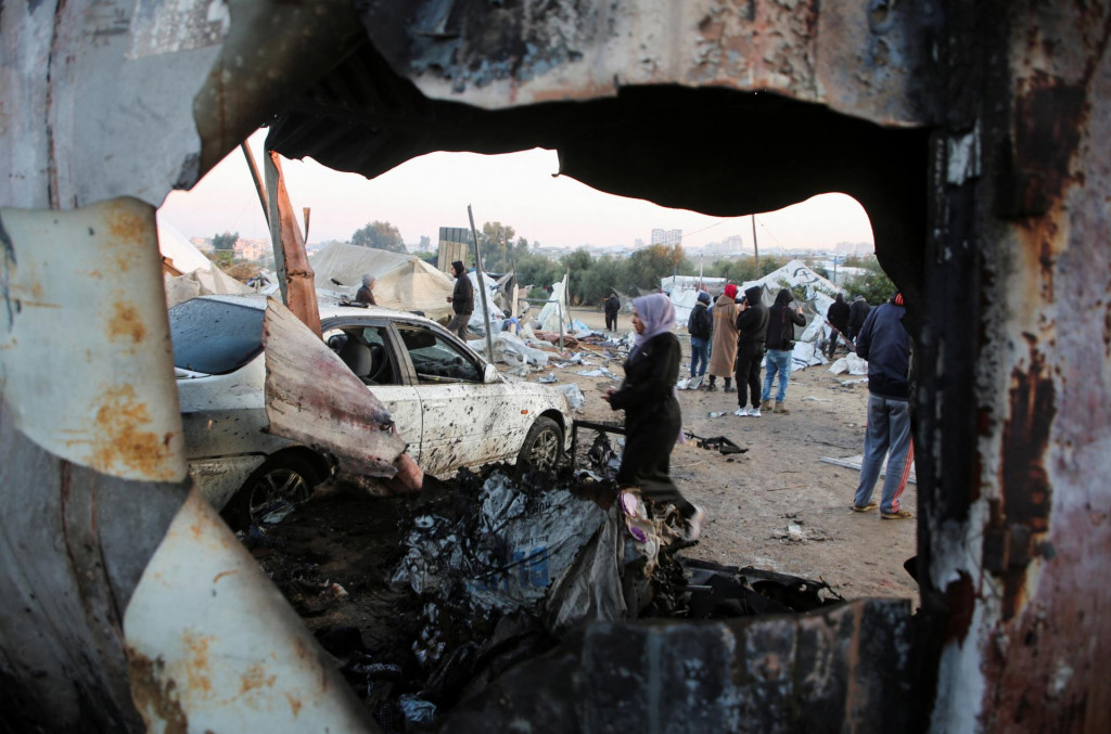 Izrael v stredu varoval, že zintenzívni svoje údery v Pásme Gazy, ak bude hnutie Hamas pokračovať v odpaľovaní rakiet. FOTO: REUTERS