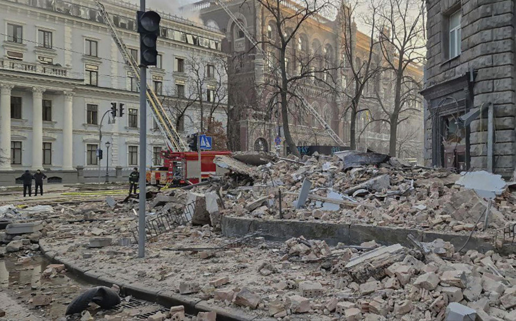 Rusko prakticky každú noc podniká dronové a raketové útoky na ukrajinské mestá. FOTO: TASR/AP