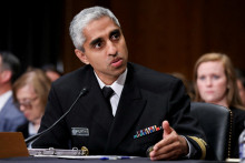 Americký hlavný hygienik viceadmirál Vivek Murthy. FOTO: Reuters