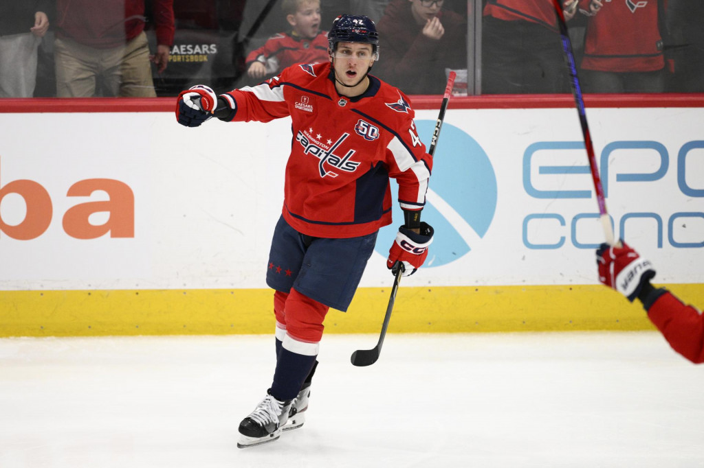 Slovenský obranca Washingtonu Capitals Martin Fehérváry. FOTO: TASR/AP