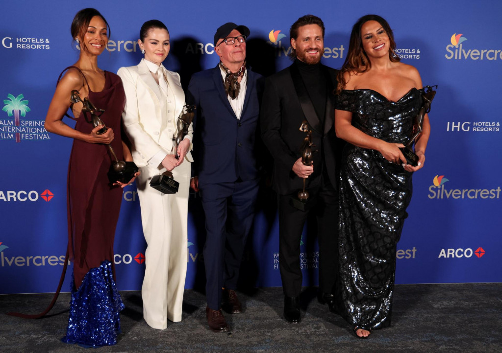 Zoe Saldana, Selena Gomez, Jacques Audiard, Edgar Ramirez a Karla Sofia Gascon. FOTO: Reuters