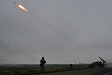 Kyjev a Moskva sa pravidelne obviňujú z delostreleckých a dronových útokov na elektráreň, čo vyvoláva obavy z jadrovej havárie. FOTO: REUTERS